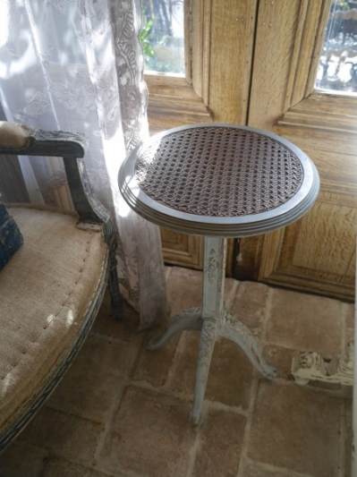 Small Round Table (K-056)