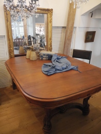 French Table (EU2095)