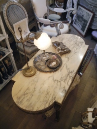 French Table (EU781)