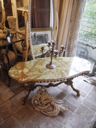 French Table (EU744)