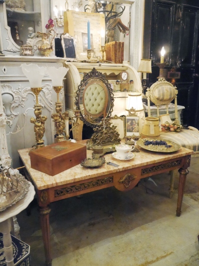 French Table (EU2272)