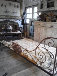 French Bed (B-2)