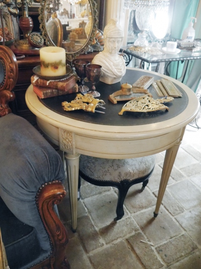 French Table (281-23)