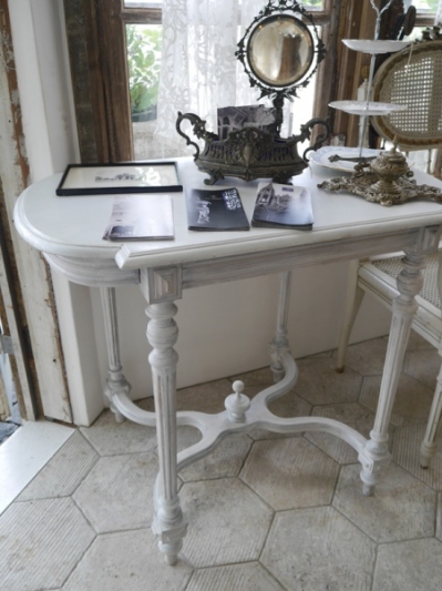French Table (003-12)