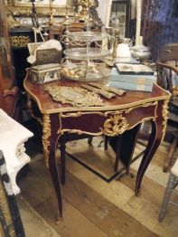 French Table (EU2500)