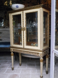 Small Cabinet (G-1)