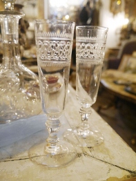 Antique Glass (J28-24)