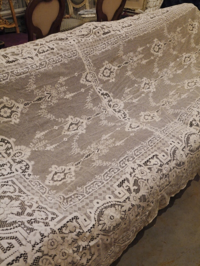 Antique Lace Cloth (E1804-20)