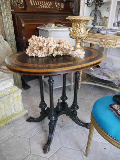 French Table (EU707)