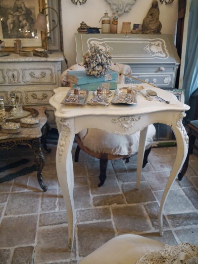 French Table (412-14)