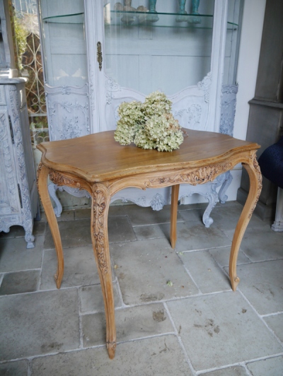 French Table (701-15)
