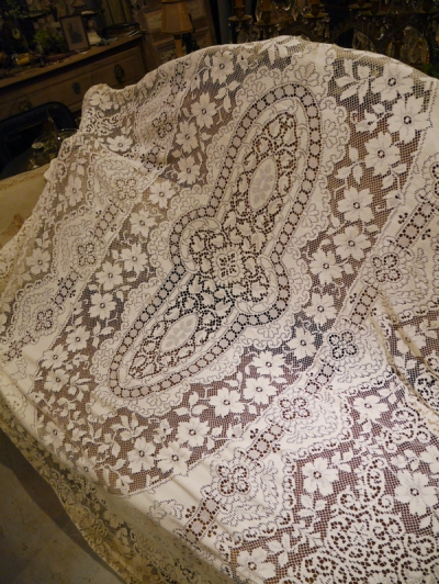 Antique Lace Cloth (A35-15)