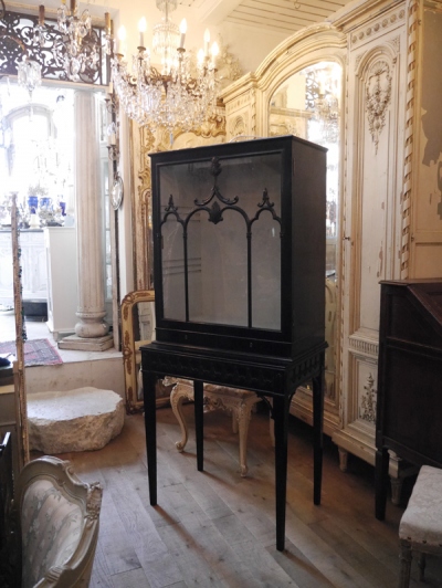 Glass Cabinet (EU683)