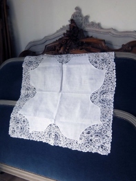 Lace Cloth (B-10)