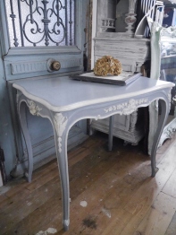 French Table (F-3)