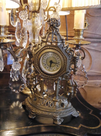 Antique Clock (F08-21)